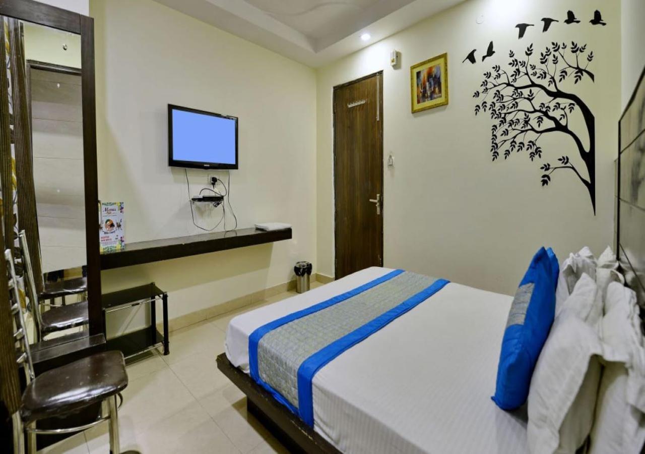 Hotel Perfect Spot- Main Bazar - Walking Metro Station Nueva Delhi Exterior foto