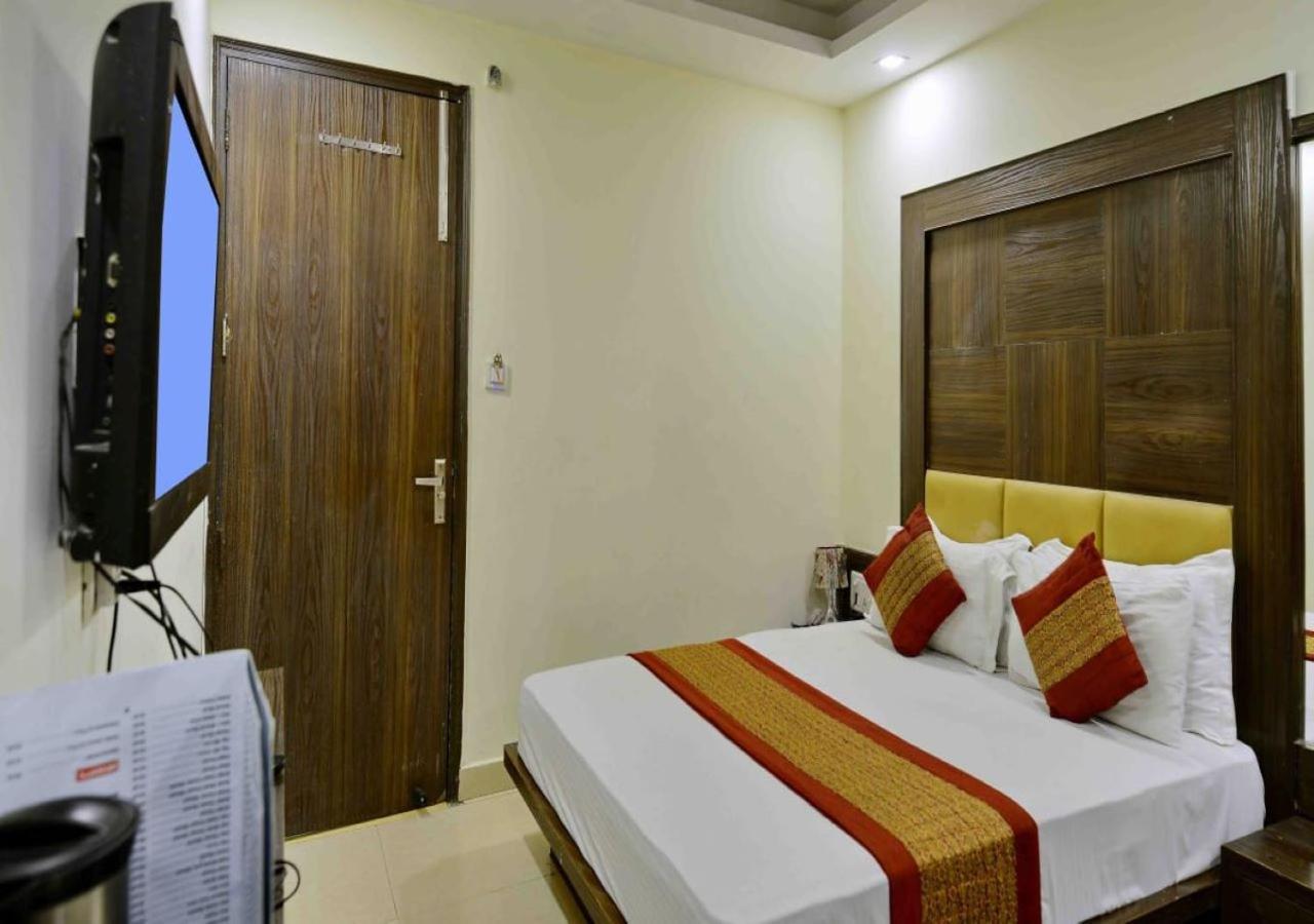 Hotel Perfect Spot- Main Bazar - Walking Metro Station Nueva Delhi Exterior foto