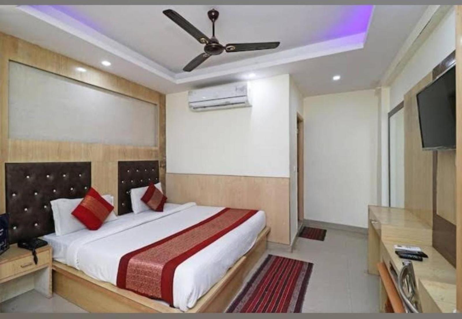 Hotel Perfect Spot- Main Bazar - Walking Metro Station Nueva Delhi Exterior foto
